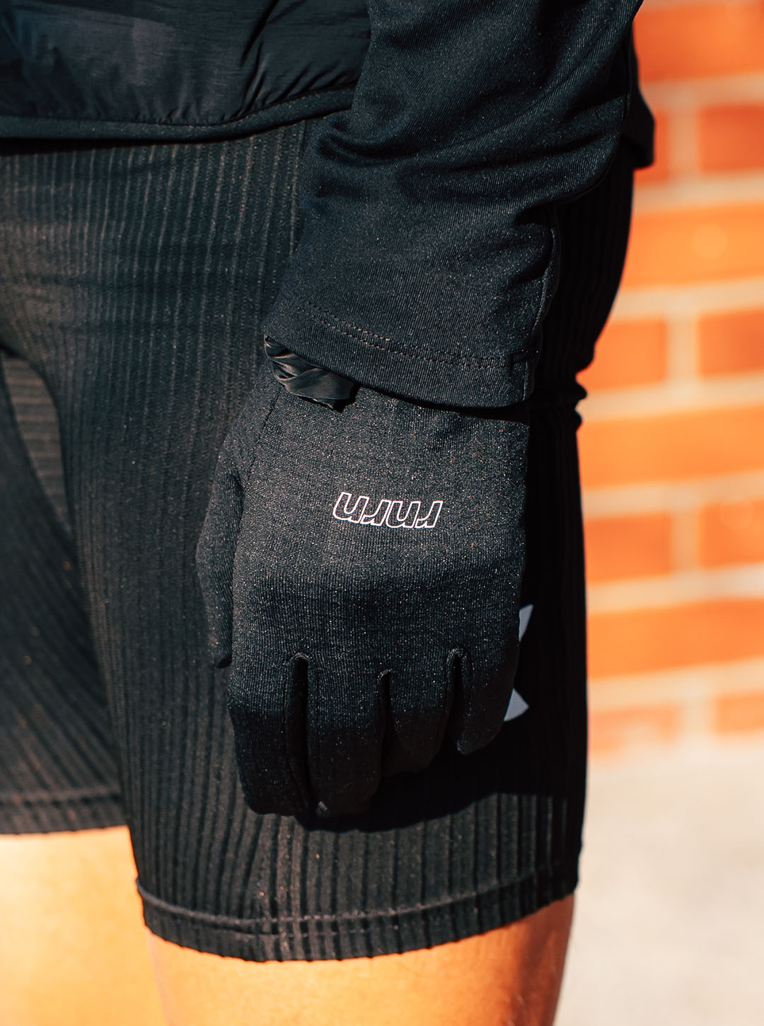 MITT GLOVES -