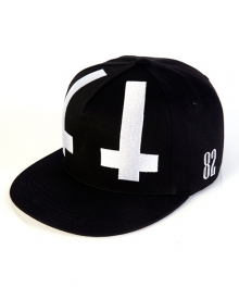 under cross strapback black