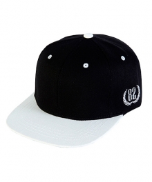 two tone 6 panel strapback vol 1 black/white