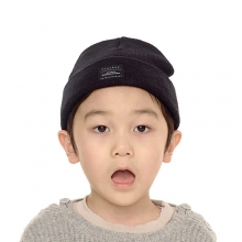 LABEL BEANIE_BLACK_KIDS