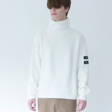 LESS AND RELAXED KNIT TURTLE NECK (IVORY)