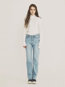 Small cherry turtleneck white