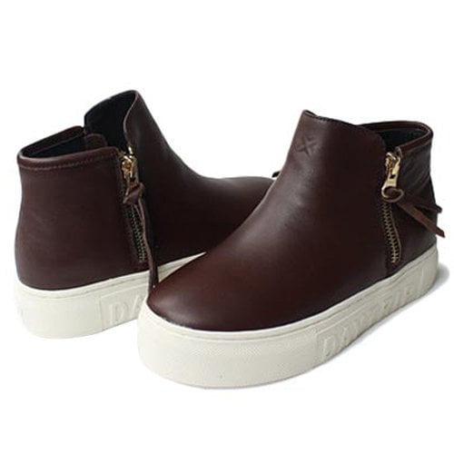 데이트립(daytrip) TORY BROWN