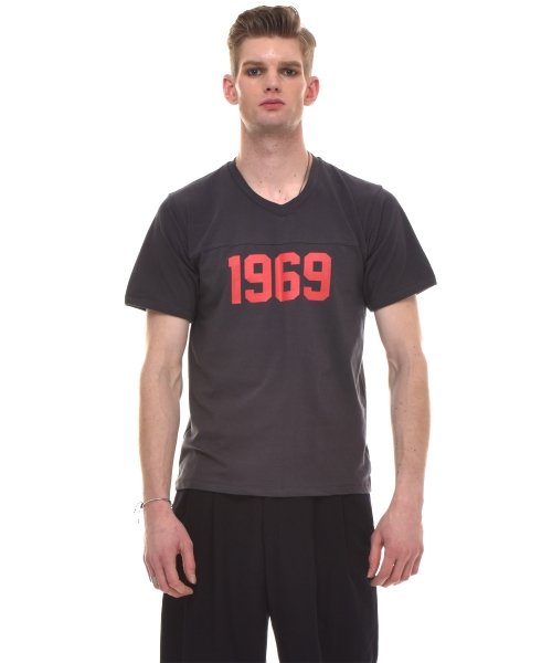 씨오엠이(come) 1969-PRINT COTTON-JERSEY T-SHIRT (DARK GREY)