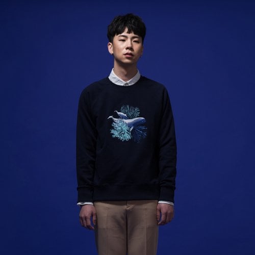 바이언(BY UN) [soltattoo x byun] BELUGA WHALE EMBROIDERY SWEATSHIRT - 64,000 | 무신사 스토어