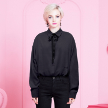 VVV LOGO BLACK RIBBON BLOUSE