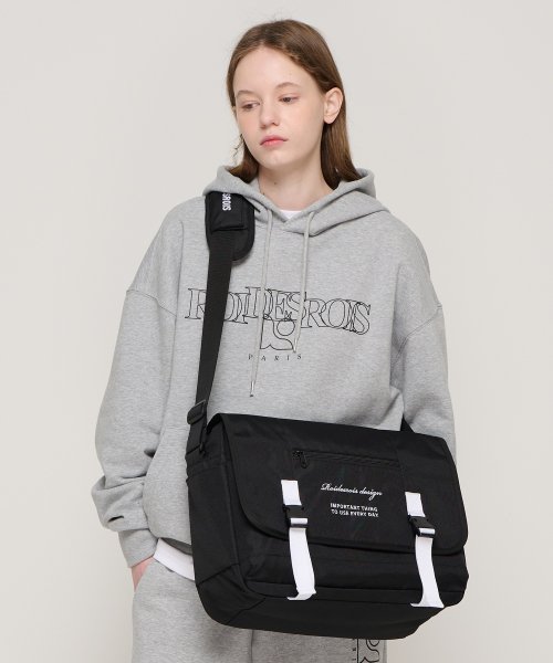 로아드로아(roidesrois) 클랩클랩 크로스 메신저백 (블랙/화이트)