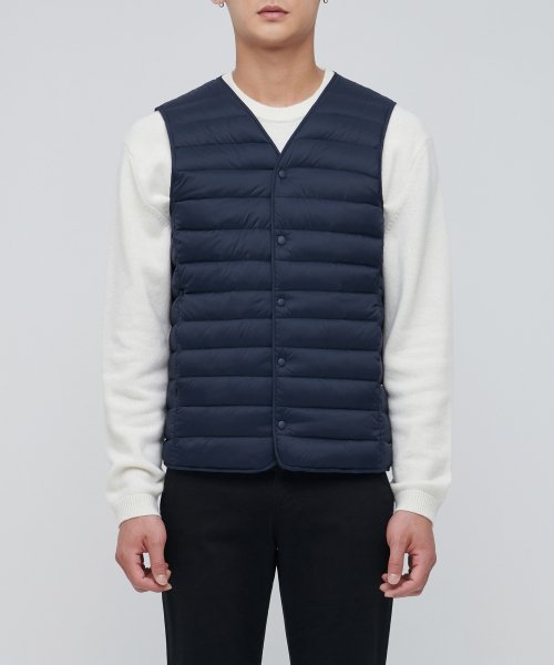 무신사 스탠다드(musinsastandard) 브이넥 라이트 다운 베스트 [네이비]