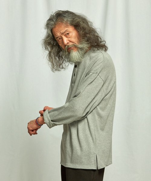 프리즘웍스(frizmworks) 10S SOLID HENLEY NECK TEE _ GRAY