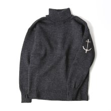 [guernseywoollens]Guernsey Turtleneck Sweater - Charcoal