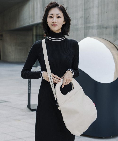 디얼스(theearth) HOBO BAG - ECRU