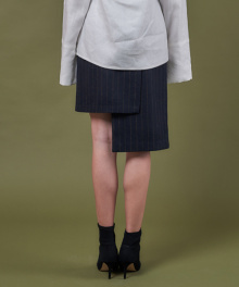 WOOL STRIPED UNBALANCED SKIRT [NAVY]