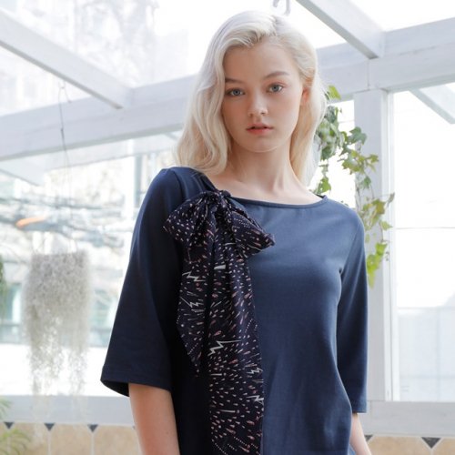 와드로브(wardrobe) STARDUST SCARF T-SHIRT_NAVY