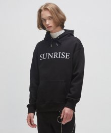 SUNRISE TYPO HOODIE [블랙] IK1IFMM411A