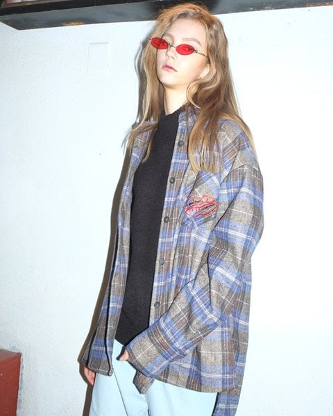 비에이블투(babletwo) Lip Prints Winter Shirts (BROWN)