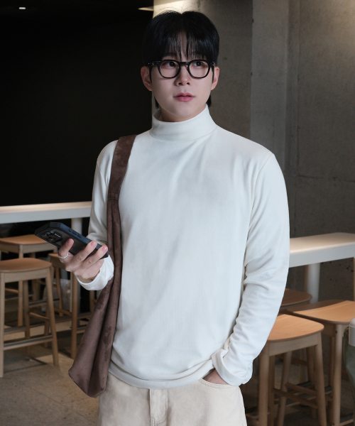 필루미네이트(filluminate) [블랙]B-스테디 하프 폴라넥-아이보리