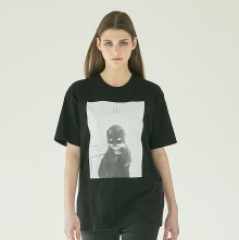 [EBAMB2006M]포트레이트 티셔츠_BLACK
