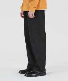 TWO TUCK PANTS MEN [BLACK]