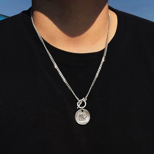 러쉬오프(rushoff) Faded Skull Pandant Necklace - Basic Chain ver. / 페이디드 스컬 펜던트 베이직 체인목걸이 (은도금)
