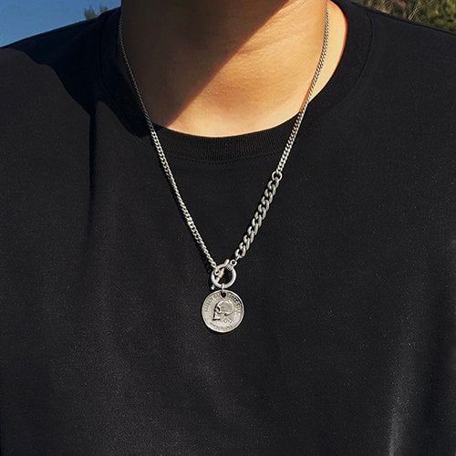러쉬오프(rushoff) Faded Skull Pandant Necklace - Bold Chain Point ver. / 페이디드 스컬 펜던트 볼드체인  포인트 목걸이 (은도금)