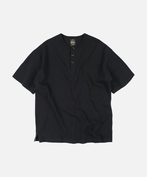 프리즘웍스(frizmworks) HENLEY NECK HALF TEE _ BLACK