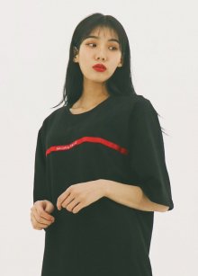 S/S WOMEN RED STRIPE TEE (BLACK)