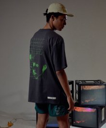 ESSAY.4 GREEN FACE CHARCOAL TEE