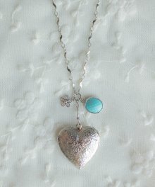 Floral heart pendant necklace