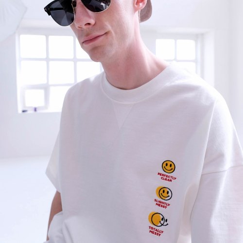 데일리인(DAILY INN) SMILE HOTEL ROOM DD CARD OVERSIZED TEE (WHITE) - 사이즈 & 후기 | 무신사