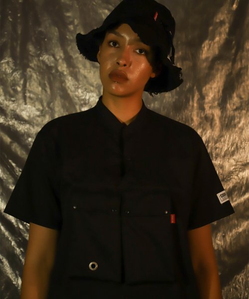 코드아이엠(codeim) 유틸리티 탄창 포켓 루즈핏 헨리넥 반팔티 블랙