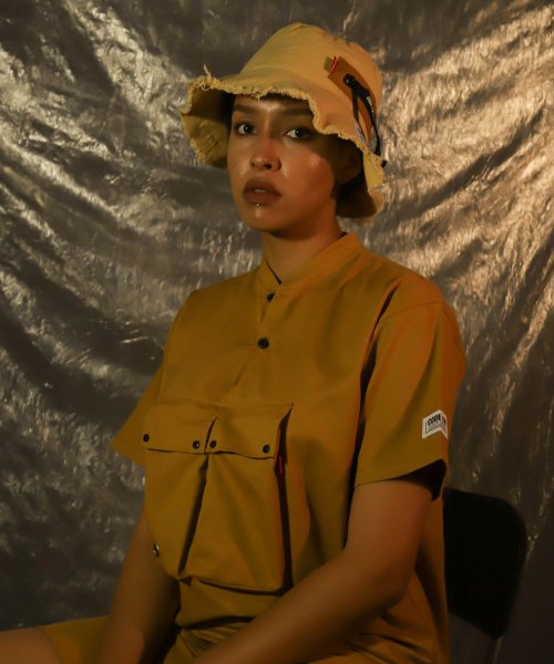 코드아이엠(codeim) 유틸리티 탄창 포켓 루즈핏 헨리넥 반팔티 머스타드