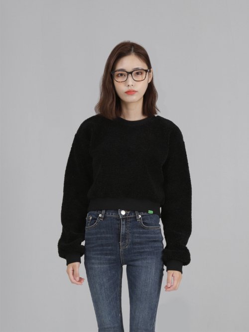 셀피쉬(selfish) 플러피 크롭 맨투맨 (SBW2MT01) (BLACK)