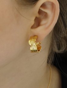 Chalrie hoop earring (gold)