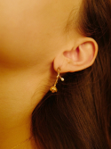 피오레(FIORE) camellia mini drop earring