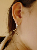 피오레(FIORE) camellia long drop earring