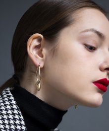 Cold Wave Earring