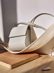 Pochette crossbody bag Ivory(사용x)
