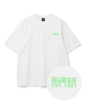 게스(GUESS) [CREW] 남성 등판 리플렉티브 프린트 반팔 티셔츠