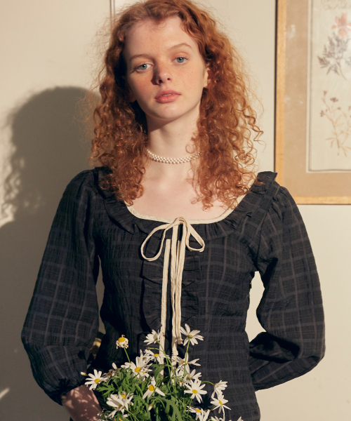 살롱 드 욘(SALON DE YOHN) Square Neck Ruffle Blouse_ Black - 사이즈 & 후기 | 무신사 살롱 드 욘(SALON DE YOHN)  Square Neck Ruffle... 