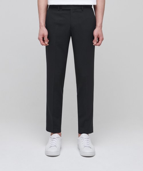 무신사 스탠다드(musinsastandard) 라이트웨이트 스키니 히든 밴딩 크롭 슬랙스 [다크 그레이]