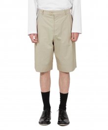 ONE TUCK BERMUDA SHORTS beige