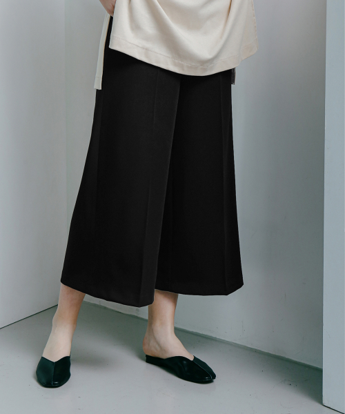 Широкие слаксы с силуэтом (Black)