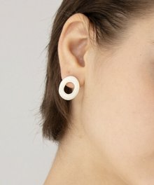 oval nacre earring