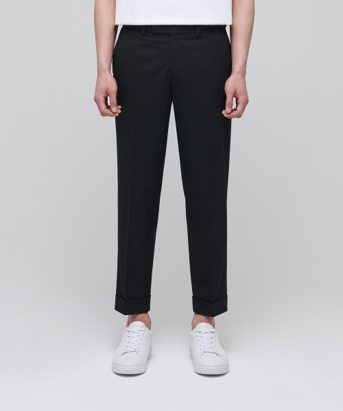 무신사 스탠다드(musinsastandard) 라이트웨이트 테이퍼드 턴업 히든 밴딩 크롭 슬랙스 [블랙]