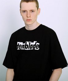 브릭 쉐도우 로고 티셔츠-블랙