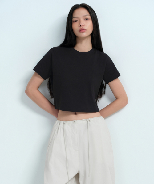 무신사 스탠다드 우먼(musinsastandardwoman) 우먼즈 크루 넥 크롭 반팔 티셔츠 [블랙]
