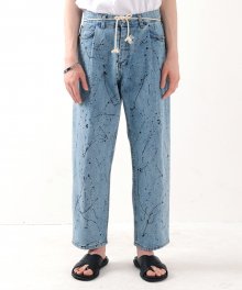 PAINTING TUCK LOOSE TAPERED JEAN (LIGHT BLUE)