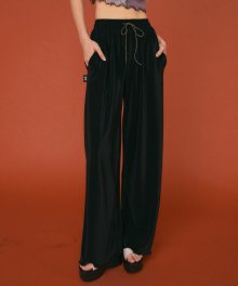 BADEE PLEATED WIDE PANTS [BLACK]