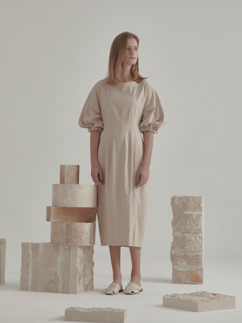 뮤제(MUSEE) Arne Volume Sleeve One-Piece_Beige - 245,000 | 무신사 스토어