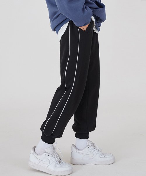 Black and white store jogging pants